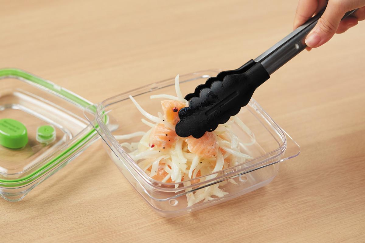 材料を混ぜ合わせる